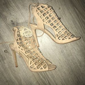 Women’s heels size 7